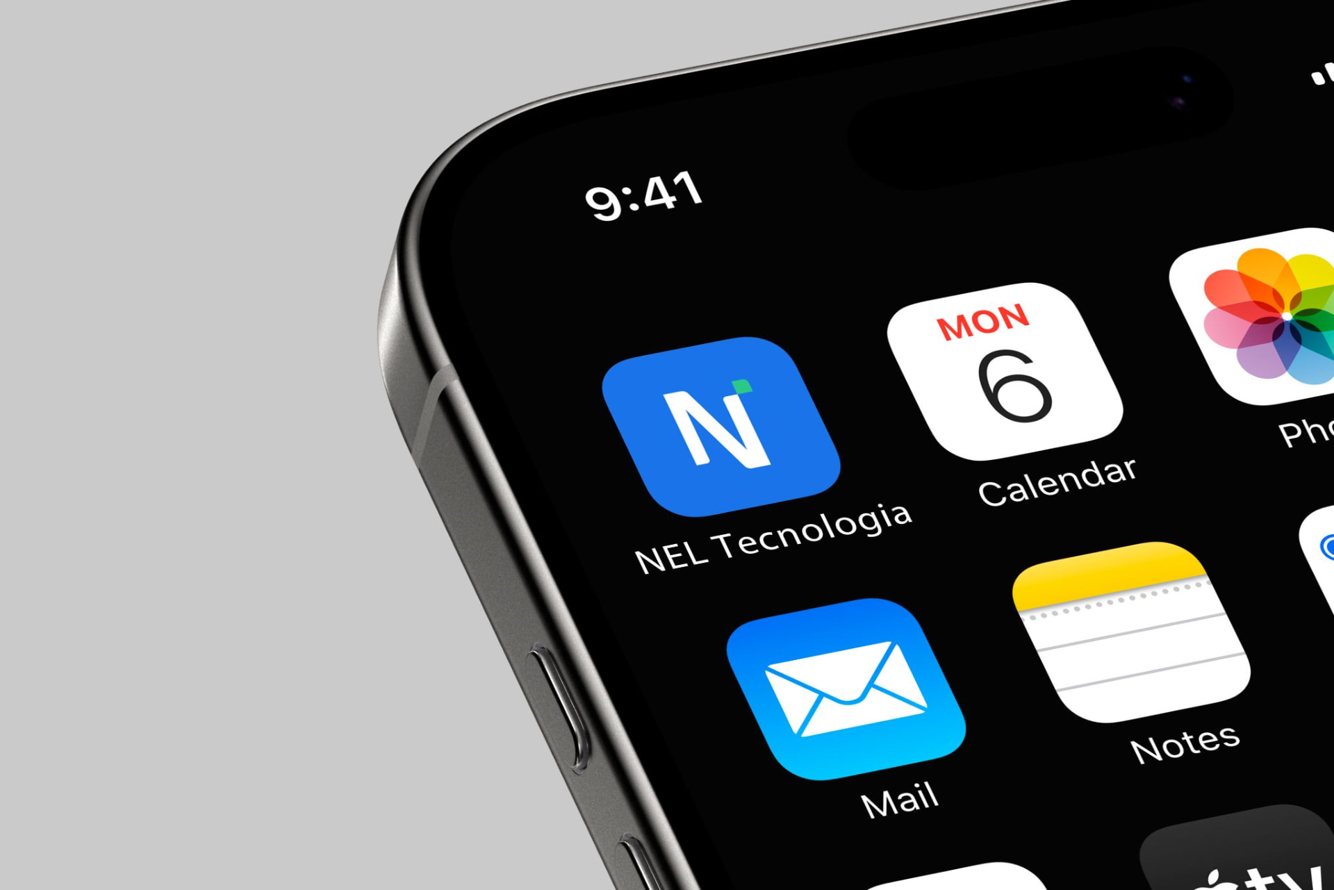 Aplicação da identidade NEL Tecnologia em um celular